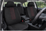 Set complet huse auto universale pentru scaune fata si spate, 9 piese cu tetiere incluse, design matlasat negru si rosu, material rezistent la uzura si murdarie, compatibile cu scaune cu airbag latera