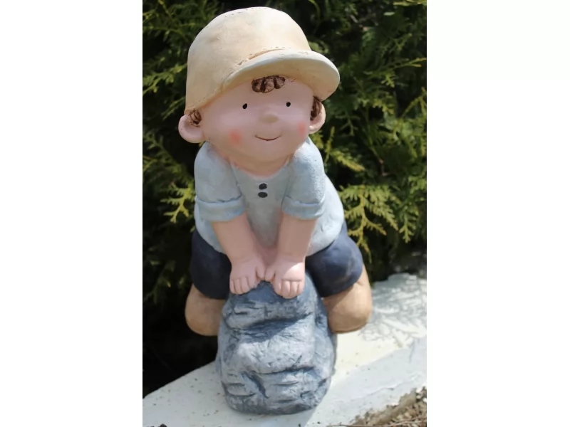 Decoratiune gradina Boy on stone, ceramica 31 x23 x 42 cm